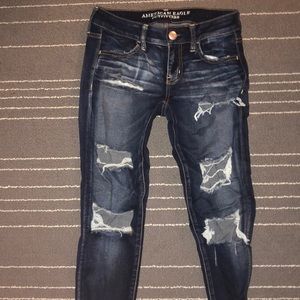 CUTE AMERICAN EAGLE RIPPED JEANS